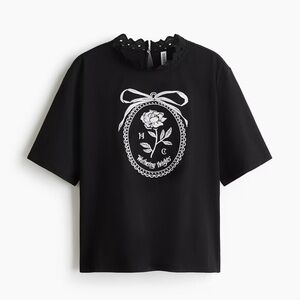 H&M Wuthering Heights Embroidered Detail Shortsleeved T-Shirt Black NWT